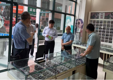 校领导带队开展两校区经营服务场所专项检查